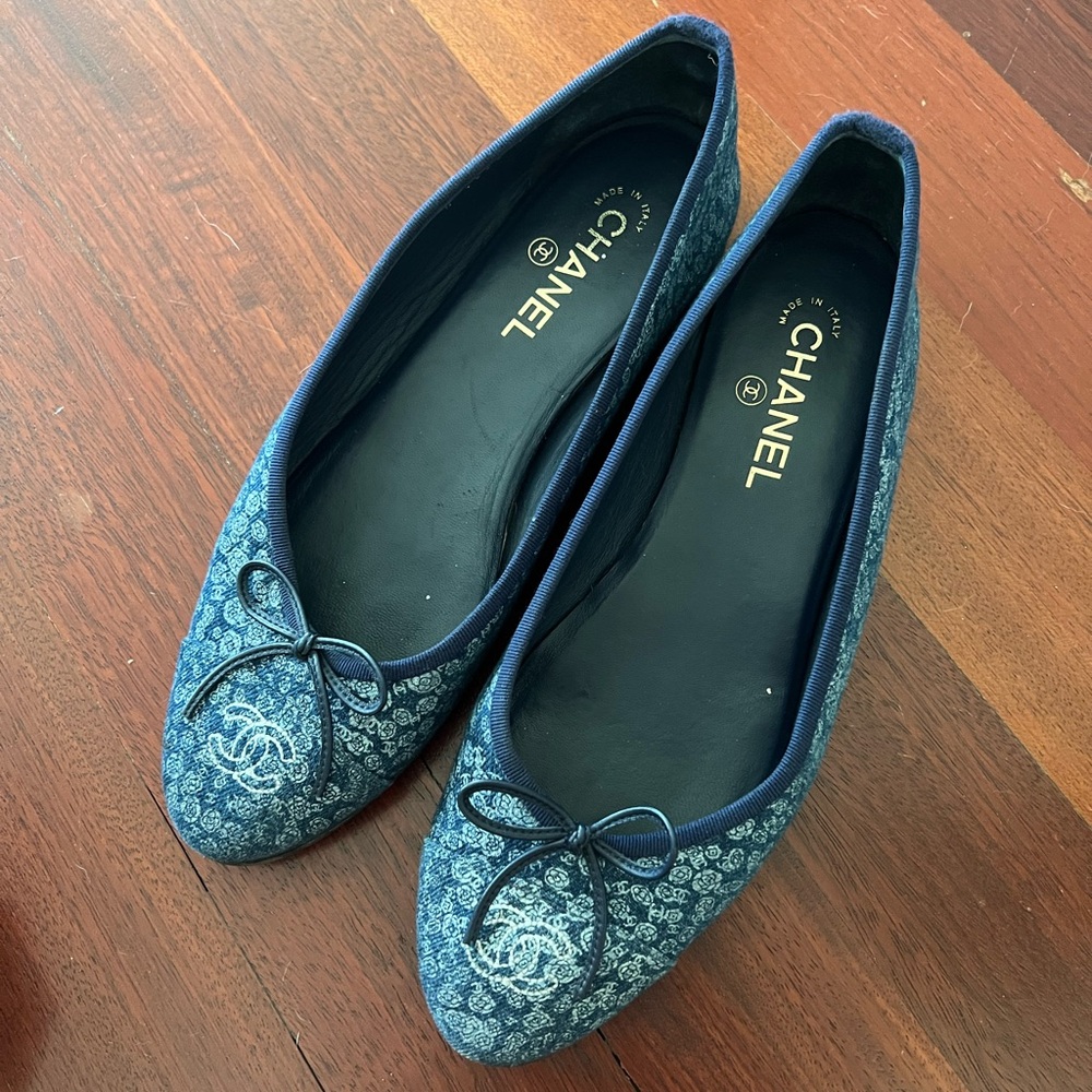 CHANEL Blue Lace Flats with Bow